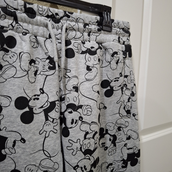 Divided H&M Disney Gray Mickey Mouse Set - Picture 8 of 10